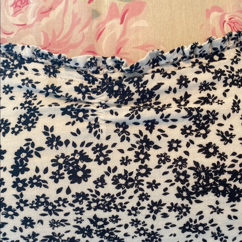 Old Navy Navy and White Floral Kids Tee - Picture 2 of 8